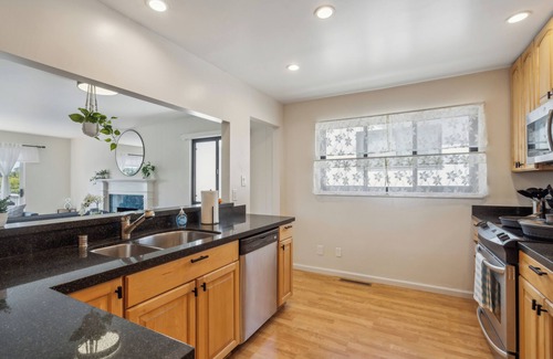 Serra Highlands House | Modern LUX/<10 min from SFO/Garden Oasis