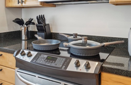 Serra Highlands House | Modern LUX/<10 min from SFO/Garden Oasis
