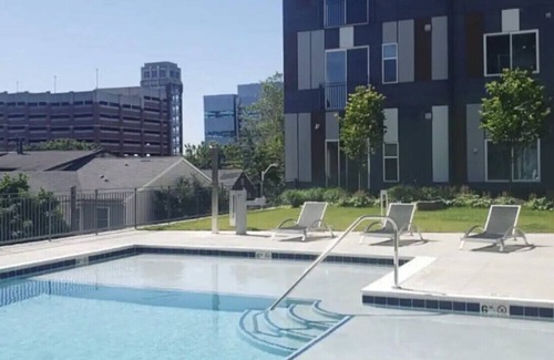 Downtown Baltimore Apartment | Modern Luxe 1BD Apartment with pool