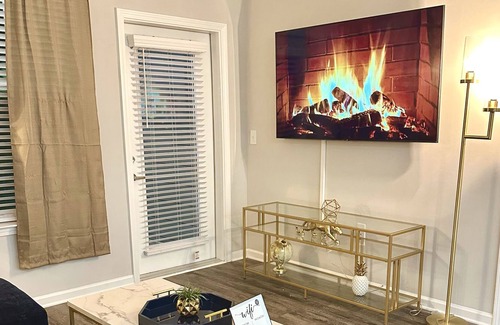 Charlotte Condo | Modern Luxe 2 Bed Apartment