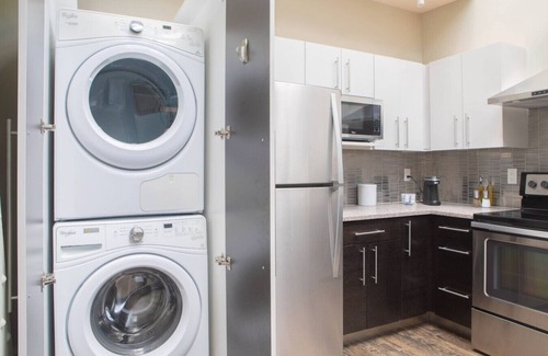 East Town Apartment | Modern Luxe 2BR Downtown Loft
