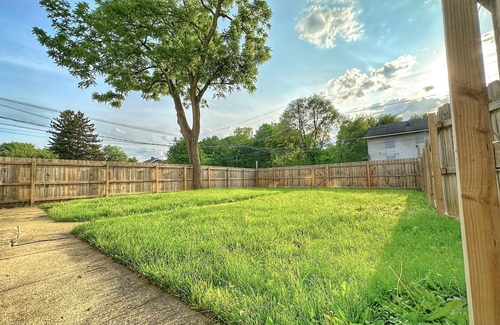 Columbus House | Modern Luxe 3BR/1BA with Bar