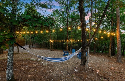 Hochatown Cabin | Modern Luxe Cabin | Hot Tub | Pet-Friendly Stay