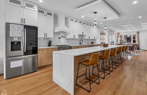 Chicago House | Modern, Luxe, House 20mins to Downtown, Sleeps 16, Private Rooftop, 2car Garage