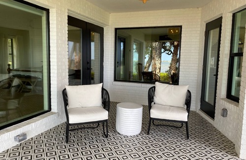 Sanders House | Modern Luxe Riverfront Paradise-new listing! Monthly discount