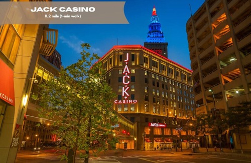 Downtown Cleveland Apartment | Modern Luxe Suite | Rock Hall Stadiums Casino