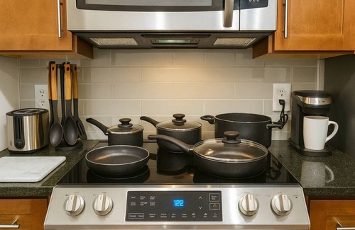 Downtown Cleveland Apartment | Modern Luxe Suite | Rock Hall Stadiums Casino
