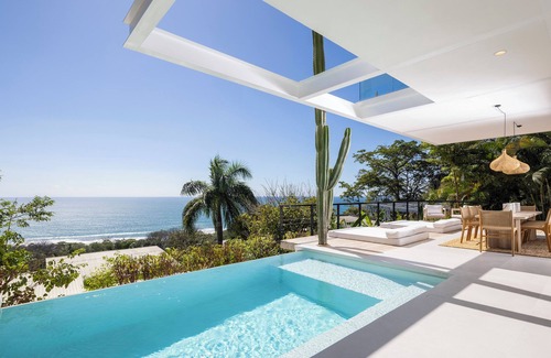 Buenos Aires Villa | Modern luxur ocean view villa steps from the beach