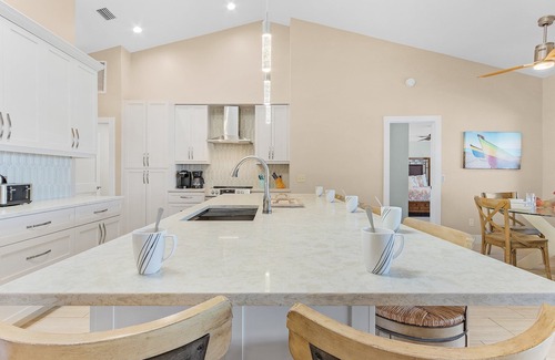 Eight Lakes House | Modern, Luxurious, Waterfront home with Heated Pool - Villa Dock Holiday - Roelens Vacations