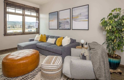 Big Sky Apartment | Modern Luxury 1 Bedroom Condo Big Sky Town Center