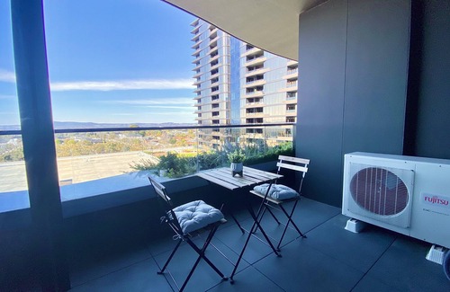 Glen Waverley Apartment | Modern Luxury 2 Bed, 2 Bath Apartment With Free Parking in Central Location