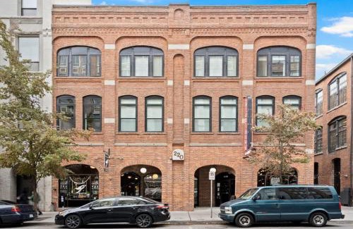 Riverside Apartment | Modern Luxury - 3 Bed in the Heart of Downtown