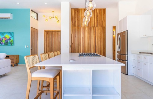 Uvita Villa | Modern Luxury - 3BR, 2.5BA, Pool, WiFi, AC, near National Park & restaurants