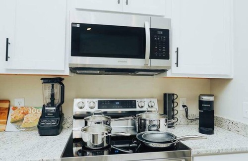 South Pensacola House | Modern Luxury 3BR/Near DT & Beach