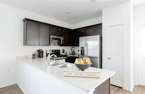 Pflugerville House | Modern Luxury: 4-Bedrooms - FREE early checkin - PRIME Location - October Deals