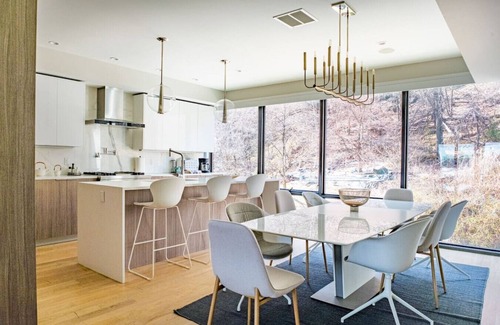 North Bergen Apartment | Modern Luxury: 4BR Townhome + Den + NYC Views