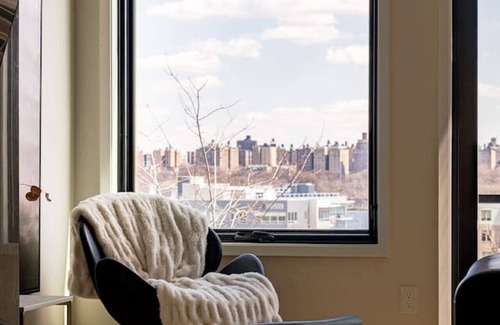North Bergen Apartment | Modern Luxury: 4BR Townhome + Den + NYC Views