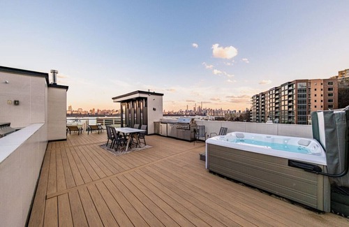North Bergen Apartment | Modern Luxury: 4BR Townhome + Den + NYC Views