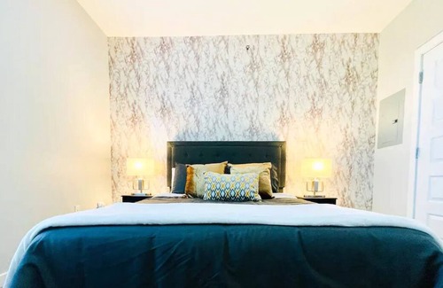 West Plaza Apartment | Modern Luxury Apartment in heart of KC
