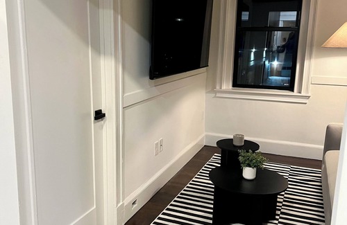Quincy Apartment | Modern Luxury Apartment in City