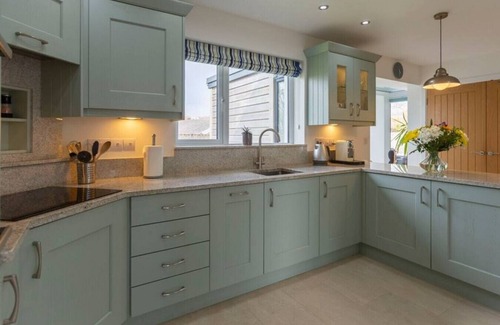 Bude House | Modern, luxury bungalow - perfect for families or friends to relax!