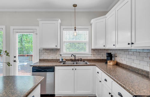 Starkville House | Modern Luxury Cottage | Half Mile to MSU | Patio