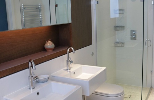 Highbury House | Modern luxury family house in central London with proximity to a large park.