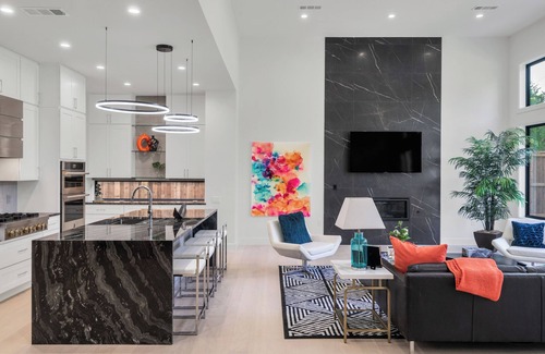 Northwest Dallas House | Modern Luxury Family Retreat - Relax, Induldge and Enjoy the City with Style