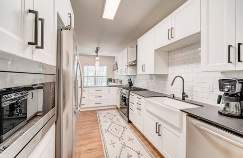 Johns Creek House | Modern luxury furnished rental in Alpharetta. Pet friendly!