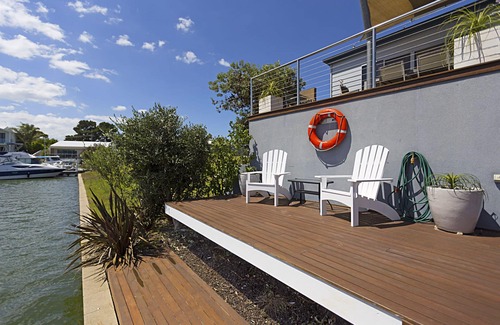 Paynesville House | Modern luxury holiday property on the canals with stunning views