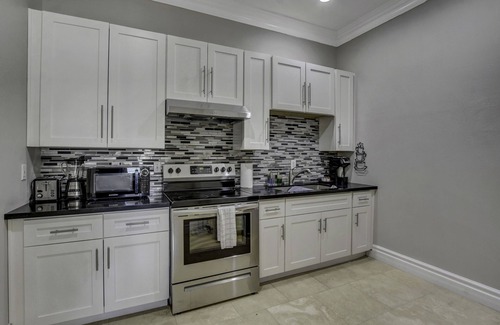Las Vegas House | Modern luxury home ! 7 mins from the strip