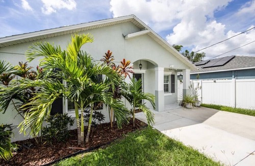 University House | Modern Luxury Home Located in Tampa!