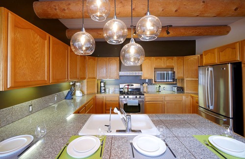 Durango House | Modern Luxury Home on 3 Acres - Great Views - 10 Min. to Downtown Durango