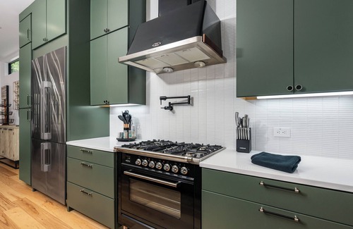 South Congress House | MODERN LUXURY HOME W/FABULOUS SHADED YARD! POOL! 5BR 4.5 BA HOME - SOCO & DT