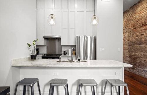 Central Business District Hotel | Modern Luxury in NOLA: 2BR, 2BA Downtown Suite - Close to Harrah's & French Quarter