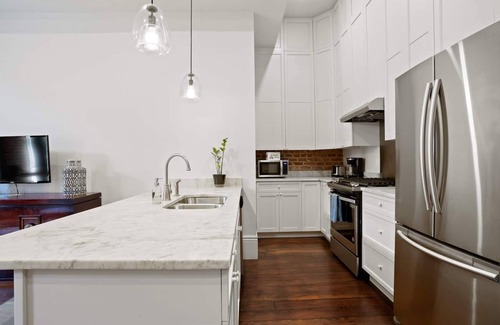 Central Business District Hotel | Modern Luxury in NOLA: 2BR, 2BA Downtown Suite - Close to Harrah's & French Quarter