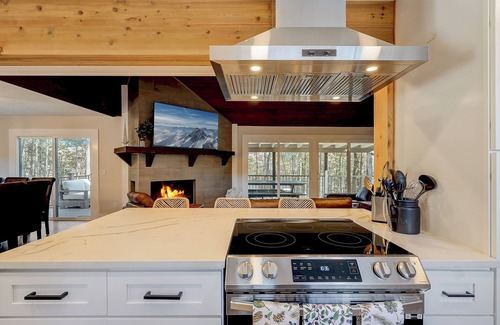 Buford House | Modern Luxury Lakehouse w/Private Dock on Lanier!