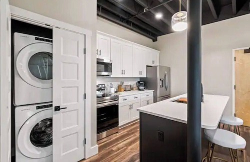 Gallatin Apartment | Modern Luxury Loft in Historic Downtown Gallatin