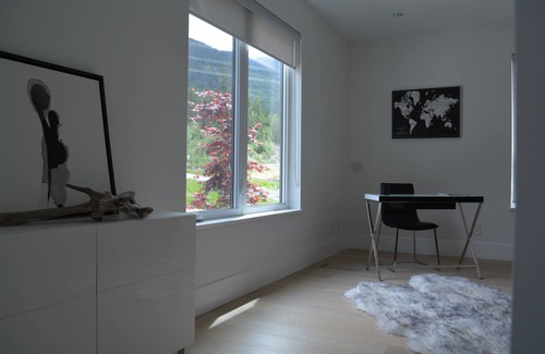 Sea to Sky Highway House | Modern Luxury Mountain Retreat with Private Hot Tub/Pool Table/Media Room