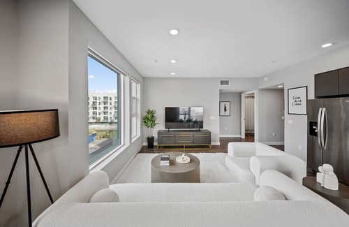 Hollywood Apartment | Modern Luxury Oasis in WEHO Hollywood Sign Views!