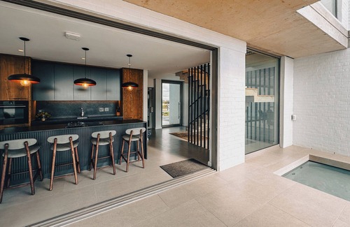 Struisbaai Villa | Modern luxury oceanfront Villa in Struisbaai near Southernmost Tip of Africa