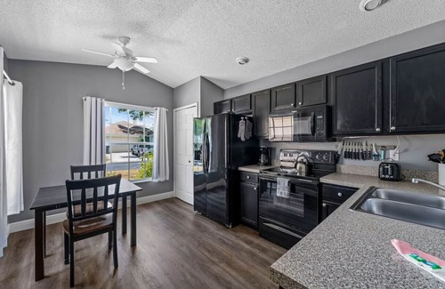 Ridgewood Lakes House | Modern Luxury~Pool~Games~Disney~No Rear Neighbors