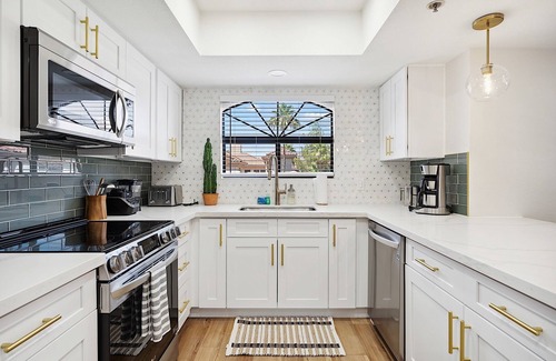 Camelback East Condo | Modern Luxury Resort - Biltmore