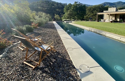 Three Rivers House | Modern luxury retreat with lap pool, hot tub & sauna ~ 4 miles to NP!