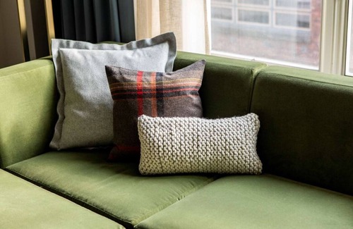 Downtown Seattle Hotel | Modern Luxury Seattle Retreat! Close to Seattle Space Needle, Onsite Restaurant