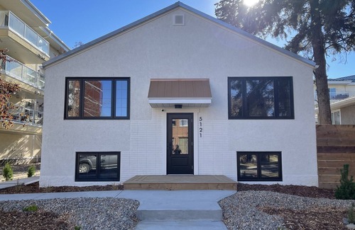 Lloydminster Condo | Modern Luxury Suite in Downtown Lloydminster. 2 min from Golf Course!