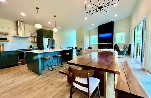 Foxfire Estates Cabin | Modern Luxury! Theater, Spa, Decks! 5 miles to Blue Ridge