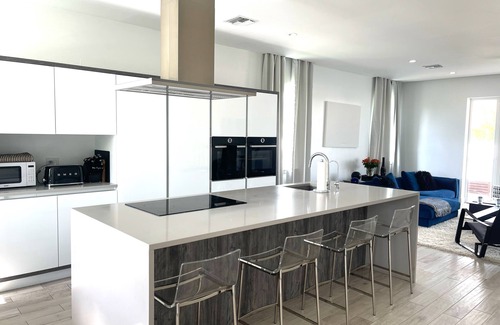 Palm Cay House | Modern Luxury Townhome in Nassau - steps to the beach!