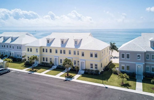 Palm Cay House | Modern Luxury Townhome in Nassau - steps to the beach!