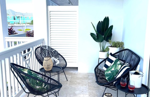 Palm Cay House | Modern Luxury Townhome in Nassau - steps to the beach!